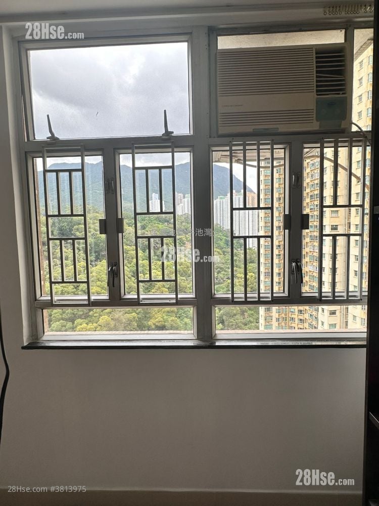 Lung Poon Court Rental 2 Bedrooms , 1 Bathroom 383 ft²