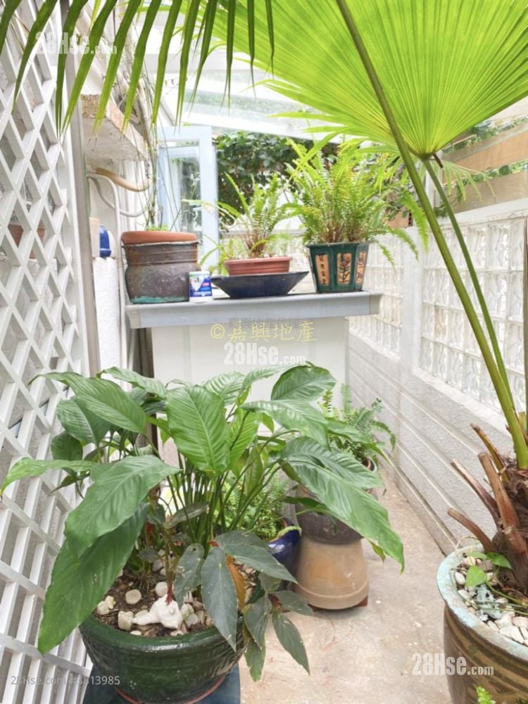 Yucca Villa Sell 4 Bedrooms , 3 Bathrooms 2,100 ft²