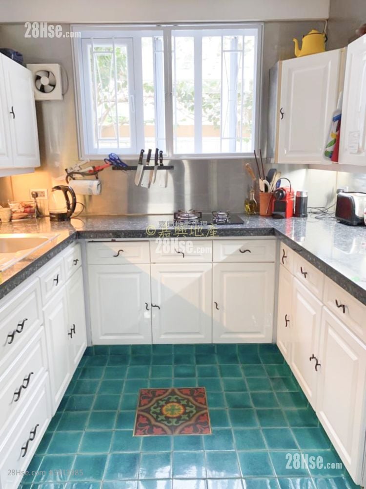 Yucca Villa Sell 4 Bedrooms , 3 Bathrooms 2,100 ft²