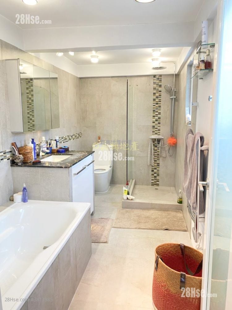 Yucca Villa Sell 4 Bedrooms , 3 Bathrooms 2,100 ft²