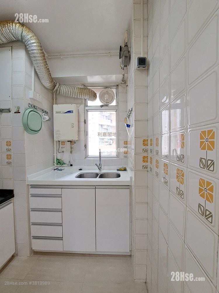 Eightland Gardens Sell 2 Bedrooms , 1 Bathroom 438 ft²