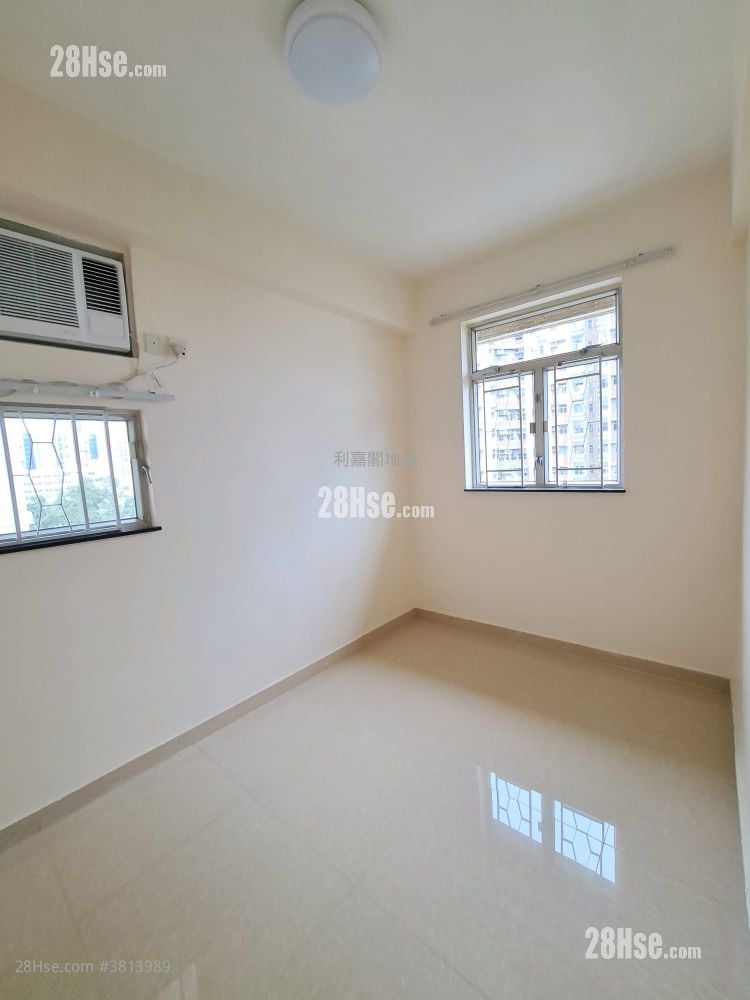 Eightland Gardens Sell 2 Bedrooms , 1 Bathroom 438 ft²
