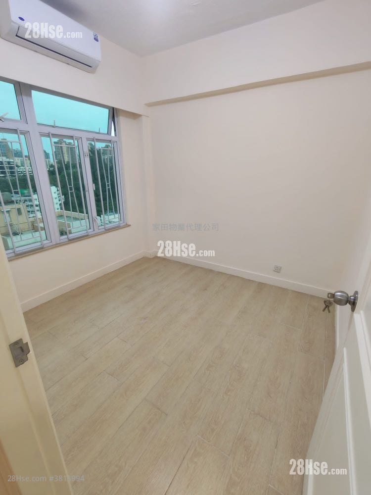 Bell House Sell 2 Bedrooms , 1 Bathroom 398 ft²