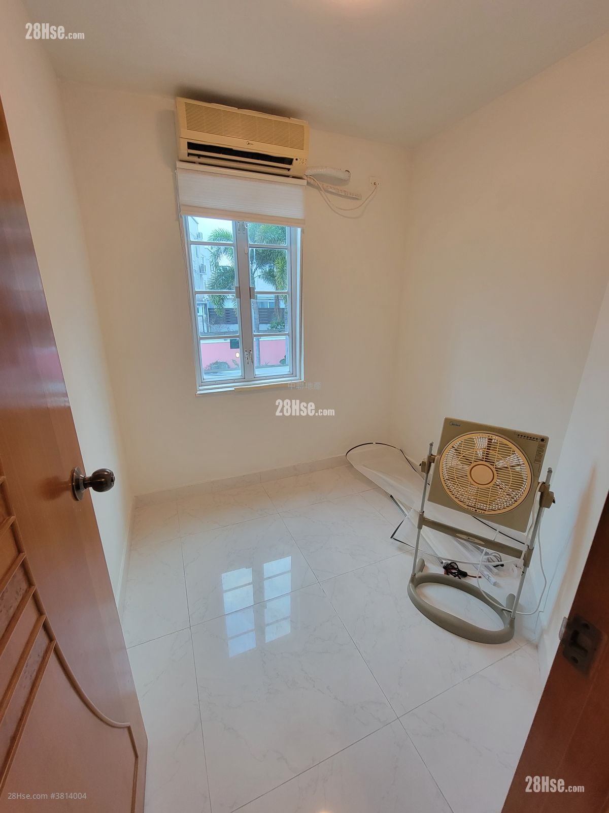 Village Rental 4 Bedrooms , 3 Bathrooms 1,400 ft²