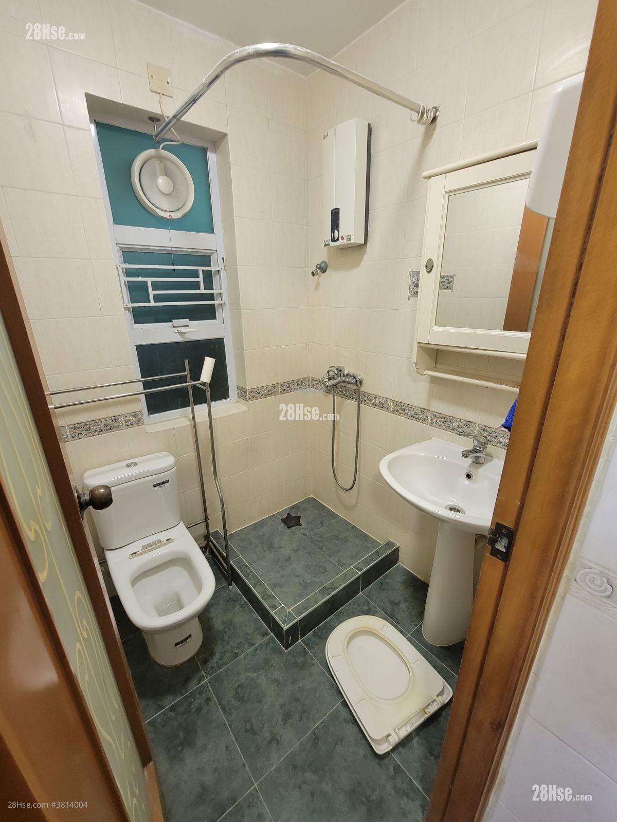 Village Rental 4 Bedrooms , 3 Bathrooms 1,400 ft²