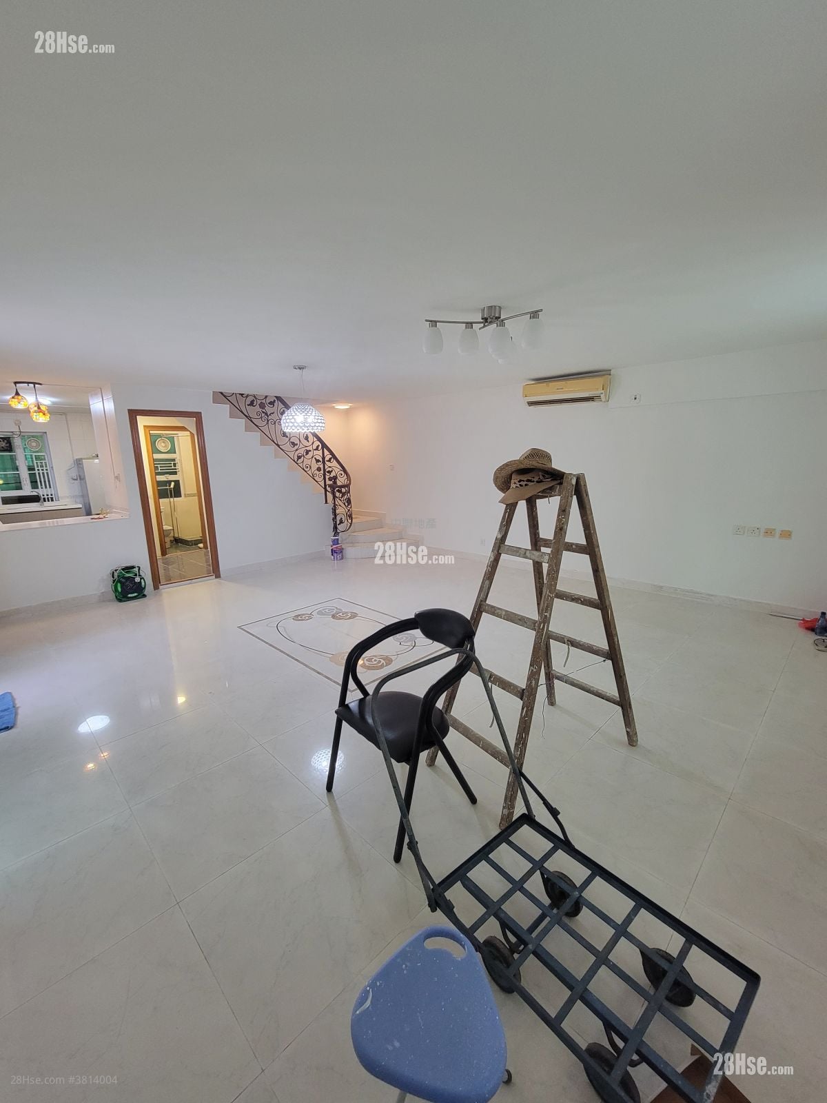 Village Rental 4 Bedrooms , 3 Bathrooms 1,400 ft²