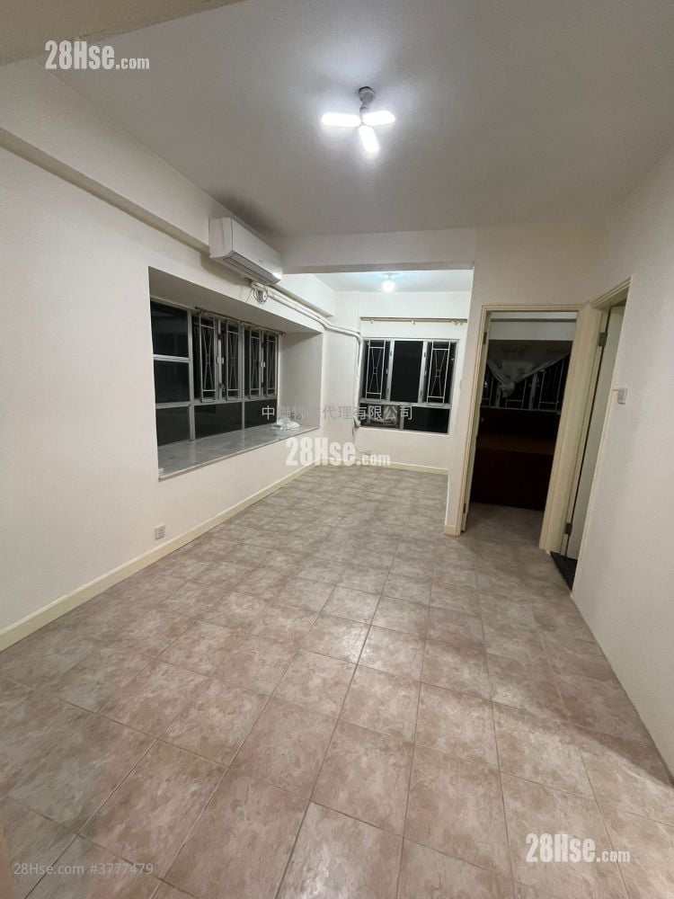 Golden Lion Garden Sell 321 ft²