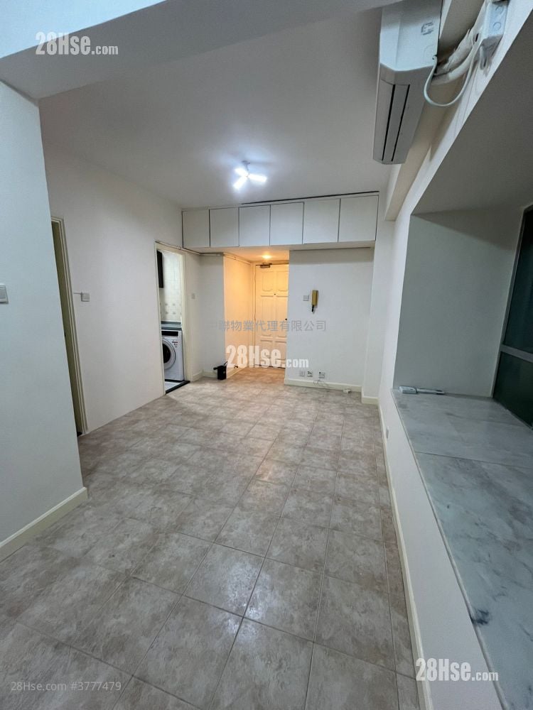 Golden Lion Garden Sell 321 ft²