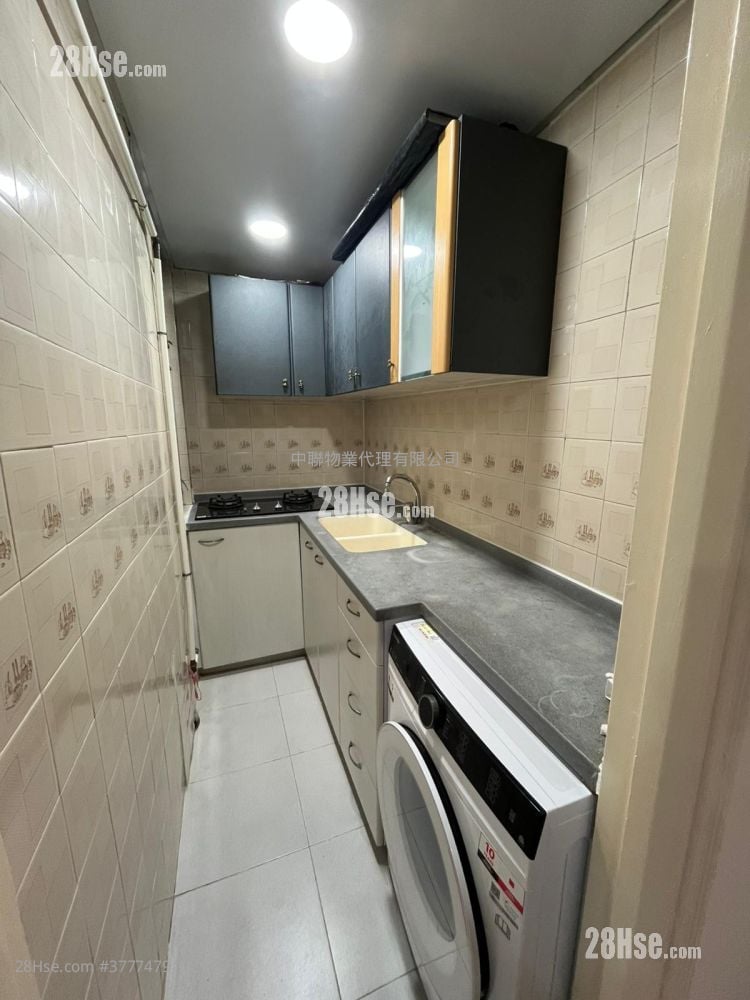 Golden Lion Garden Sell 321 ft²