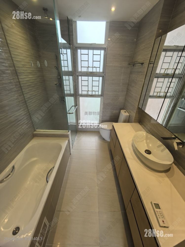 浴室: 晋名峰 售盘 4 房 , 4 浴室 1,322 平方尺