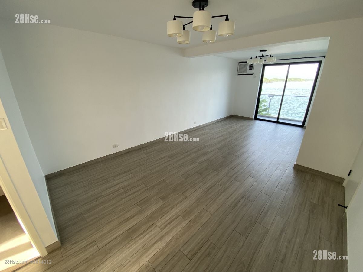 Lake Court Rental 2 Bedrooms , 1 Bathroom 700 ft²