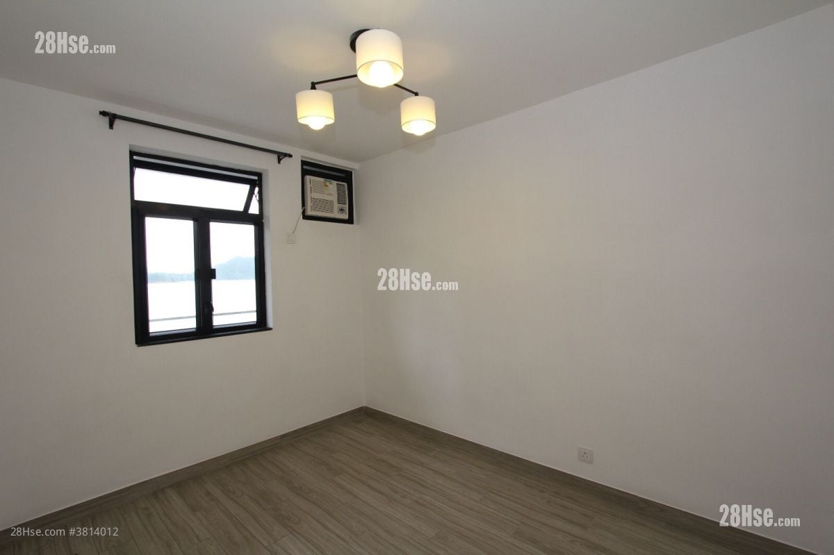 Lake Court Rental 2 Bedrooms , 1 Bathroom 700 ft²