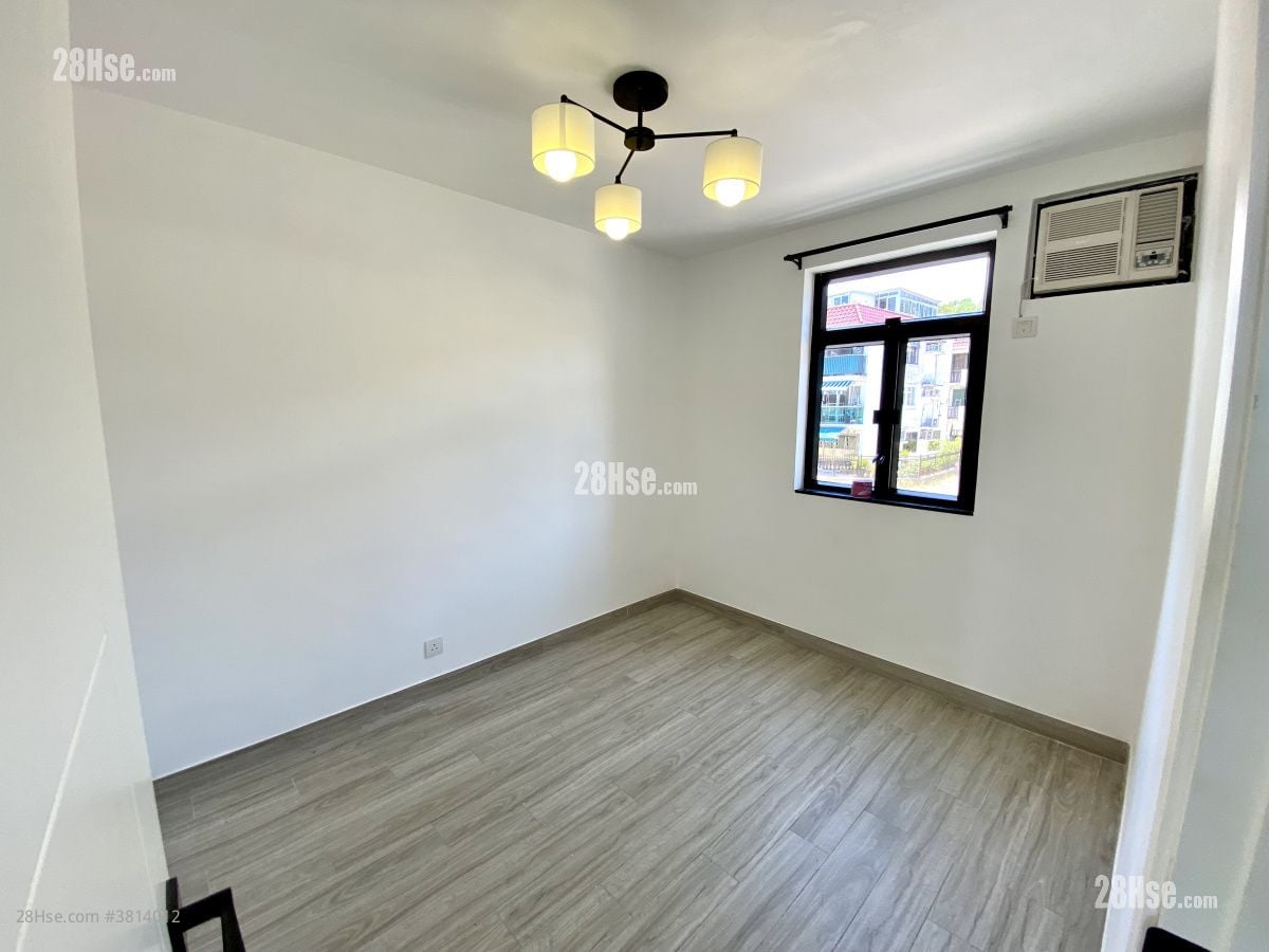 Lake Court Rental 2 Bedrooms , 1 Bathroom 700 ft²