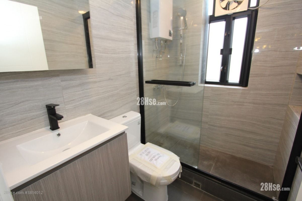 Lake Court Rental 2 Bedrooms , 1 Bathroom 700 ft²