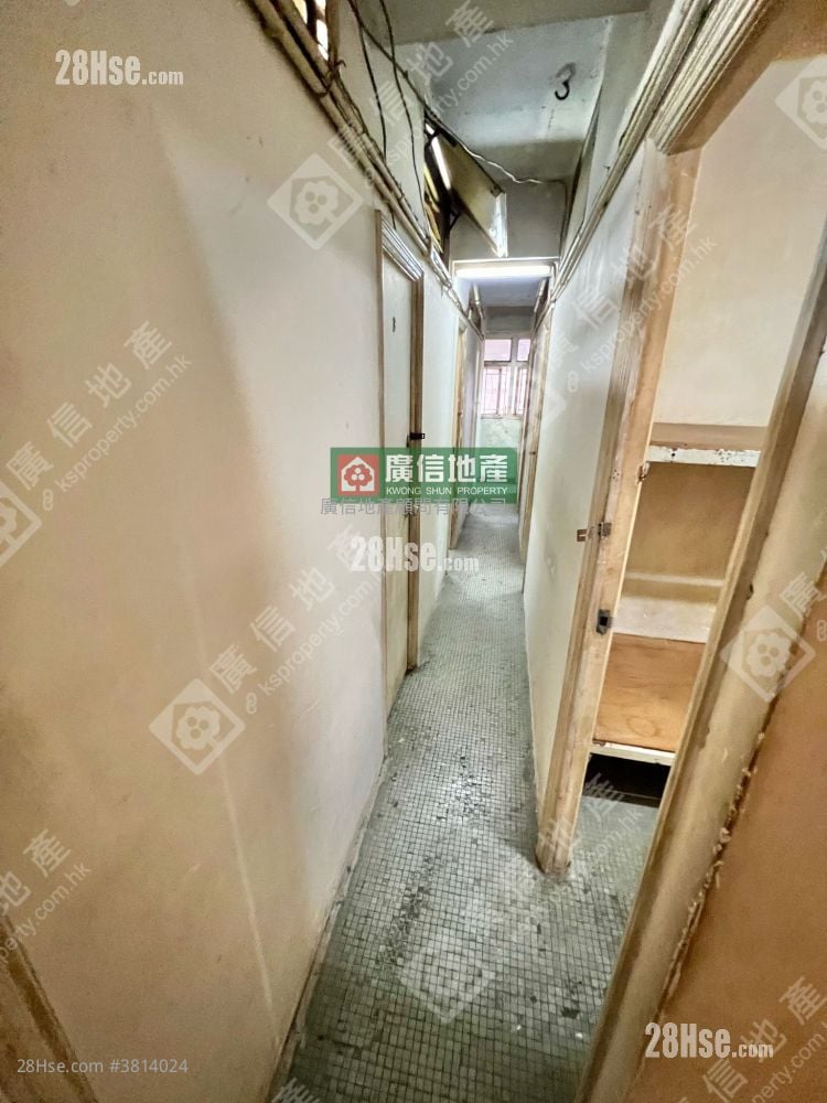 Yuen Fat Building Sell 5+ Bedrooms , 2 Bathrooms 580 ft²