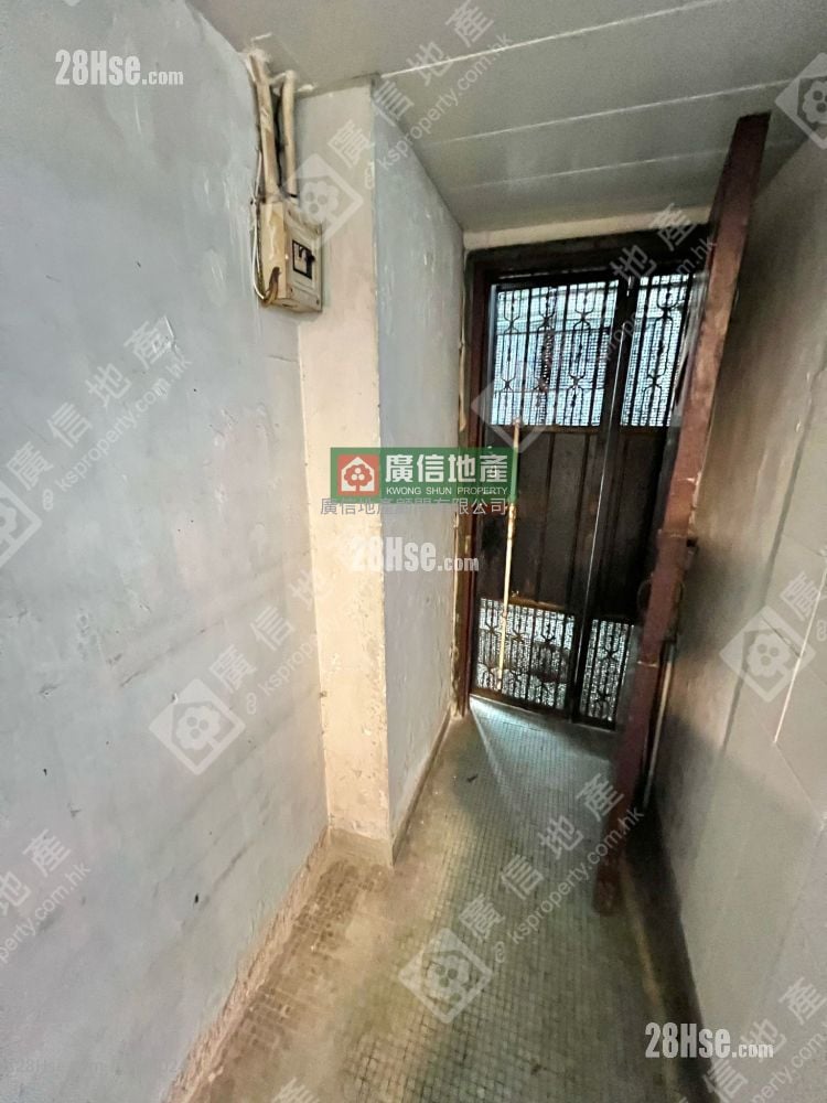 Yuen Fat Building Sell 5+ Bedrooms , 2 Bathrooms 580 ft²