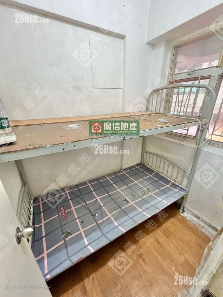 Yuen Fat Building Sell 5+ Bedrooms , 2 Bathrooms 580 ft²