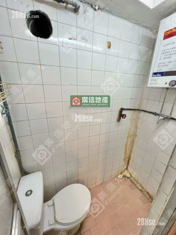 Yuen Fat Building Sell 5+ Bedrooms , 2 Bathrooms 580 ft²