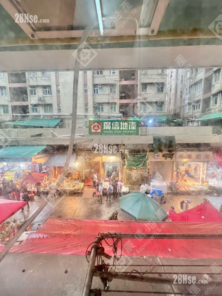 Yuen Fat Building Sell 5+ Bedrooms , 2 Bathrooms 580 ft²