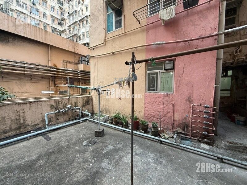 United Building Sell 1 Bedroom 309 ft²