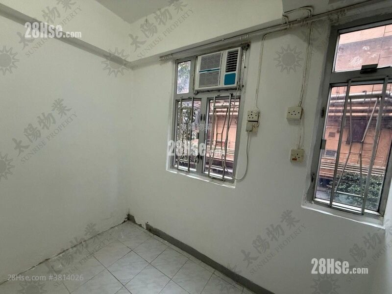 United Building Sell 1 Bedroom 309 ft²