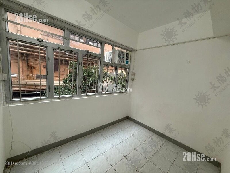 United Building Sell 1 Bedroom 309 ft²