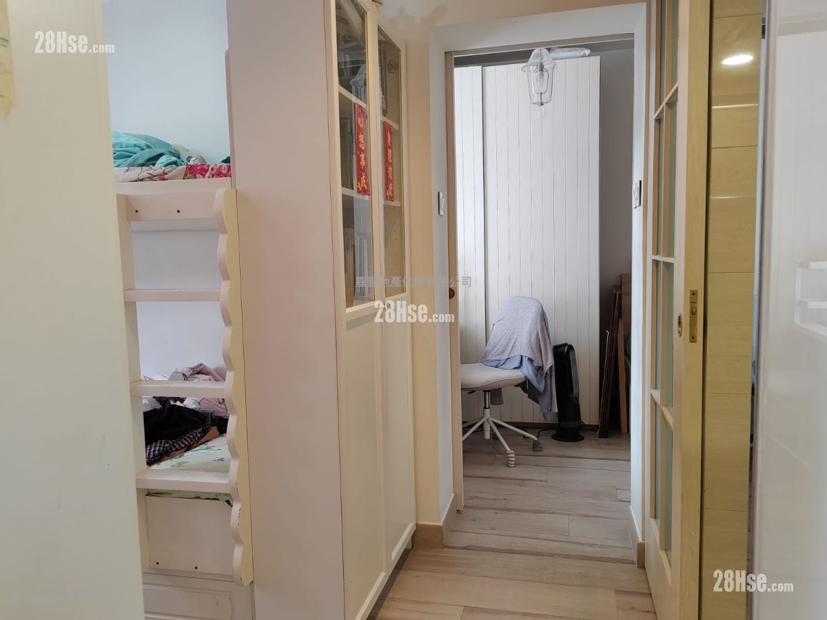 Yu Chui Court Sell 2 Bedrooms , 1 Bathroom 517 ft²