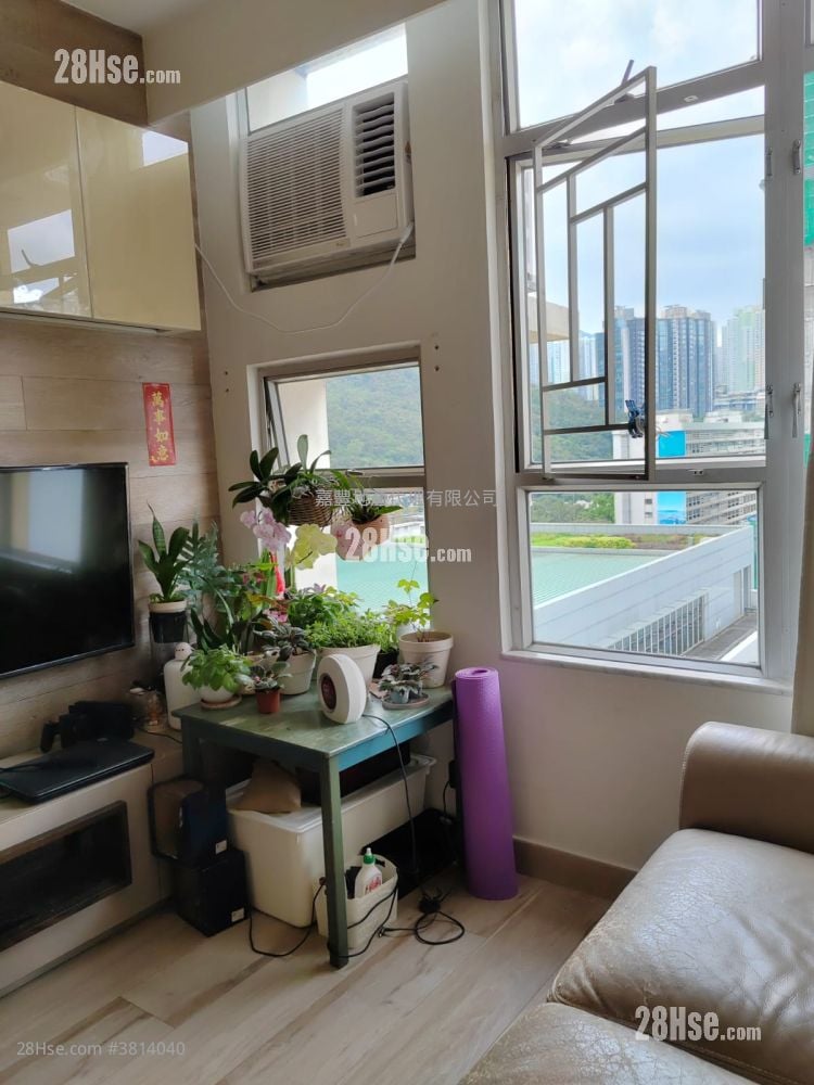 Yu Chui Court Sell 2 Bedrooms , 1 Bathroom 517 ft²