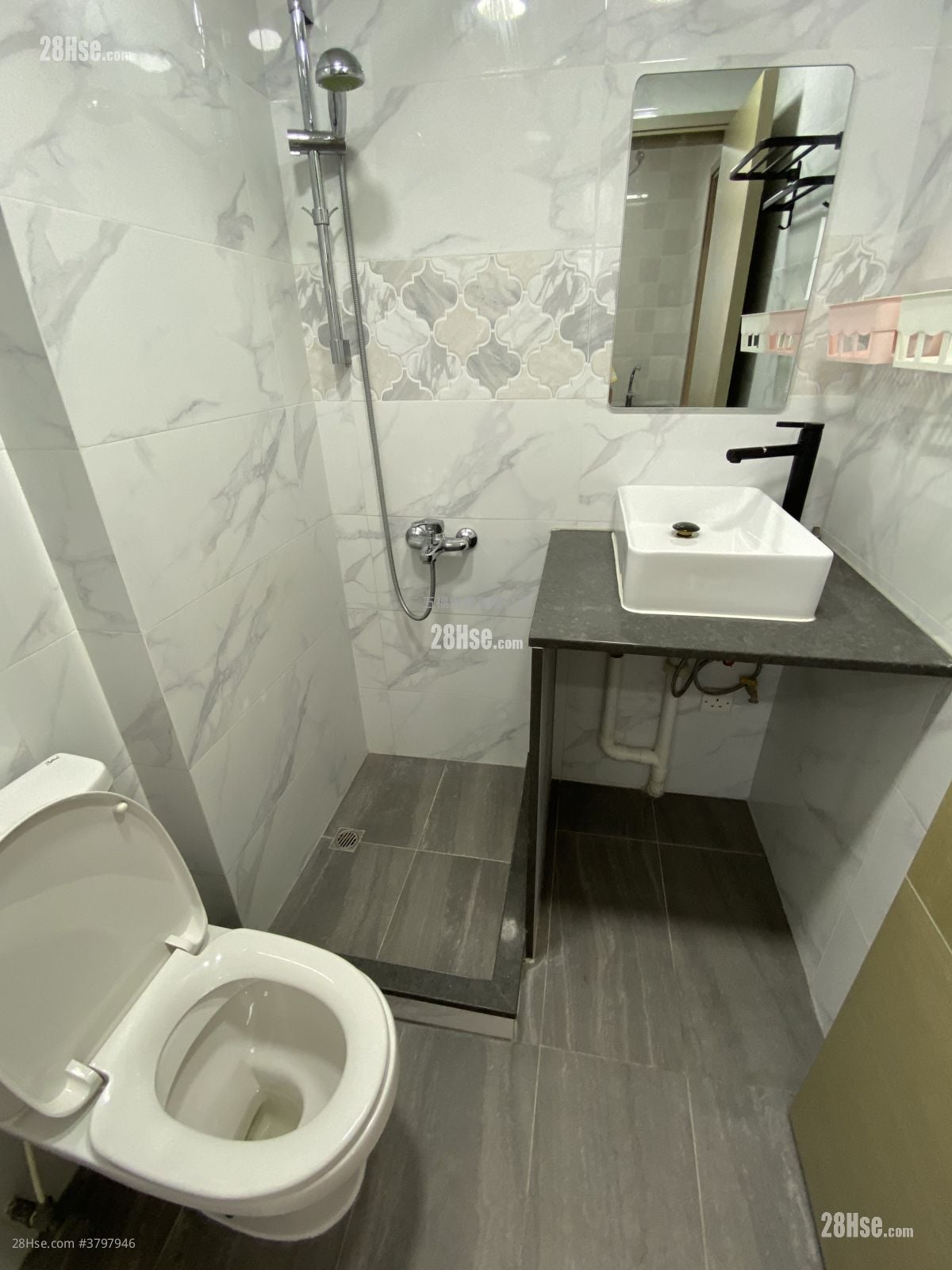 和发大厦 售盘 2 房 , 2 浴室 295 平方尺