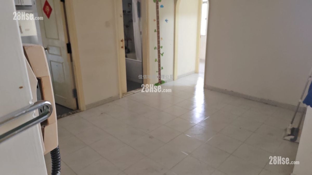 Tai Po Plaza Sell 2 Bedrooms , 1 Bathroom 390 ft²