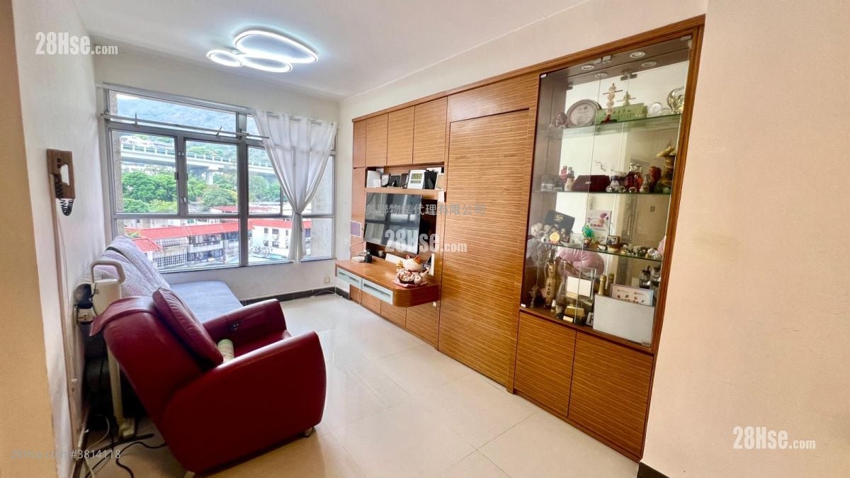 living room: Lido Garden Sell 3 Bedrooms , 2 Bathrooms 617 ft²