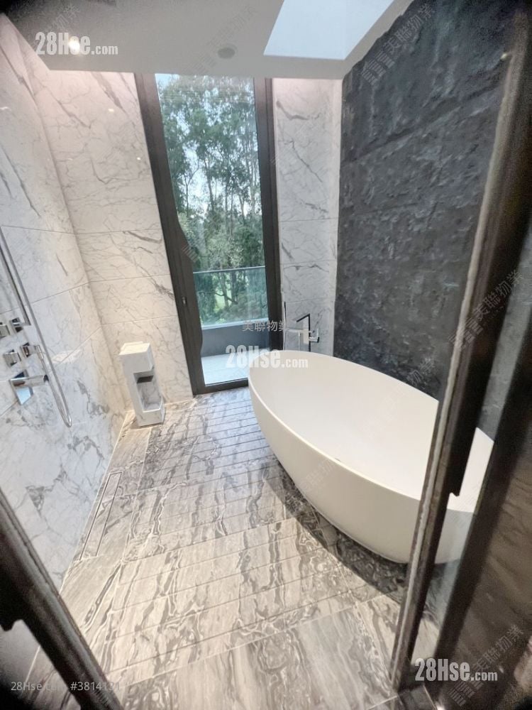 高尔夫御苑 售盘 5+ 房 2,640 平方尺