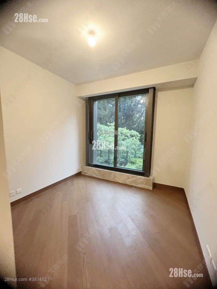 高尔夫御苑 售盘 5+ 房 2,640 平方尺