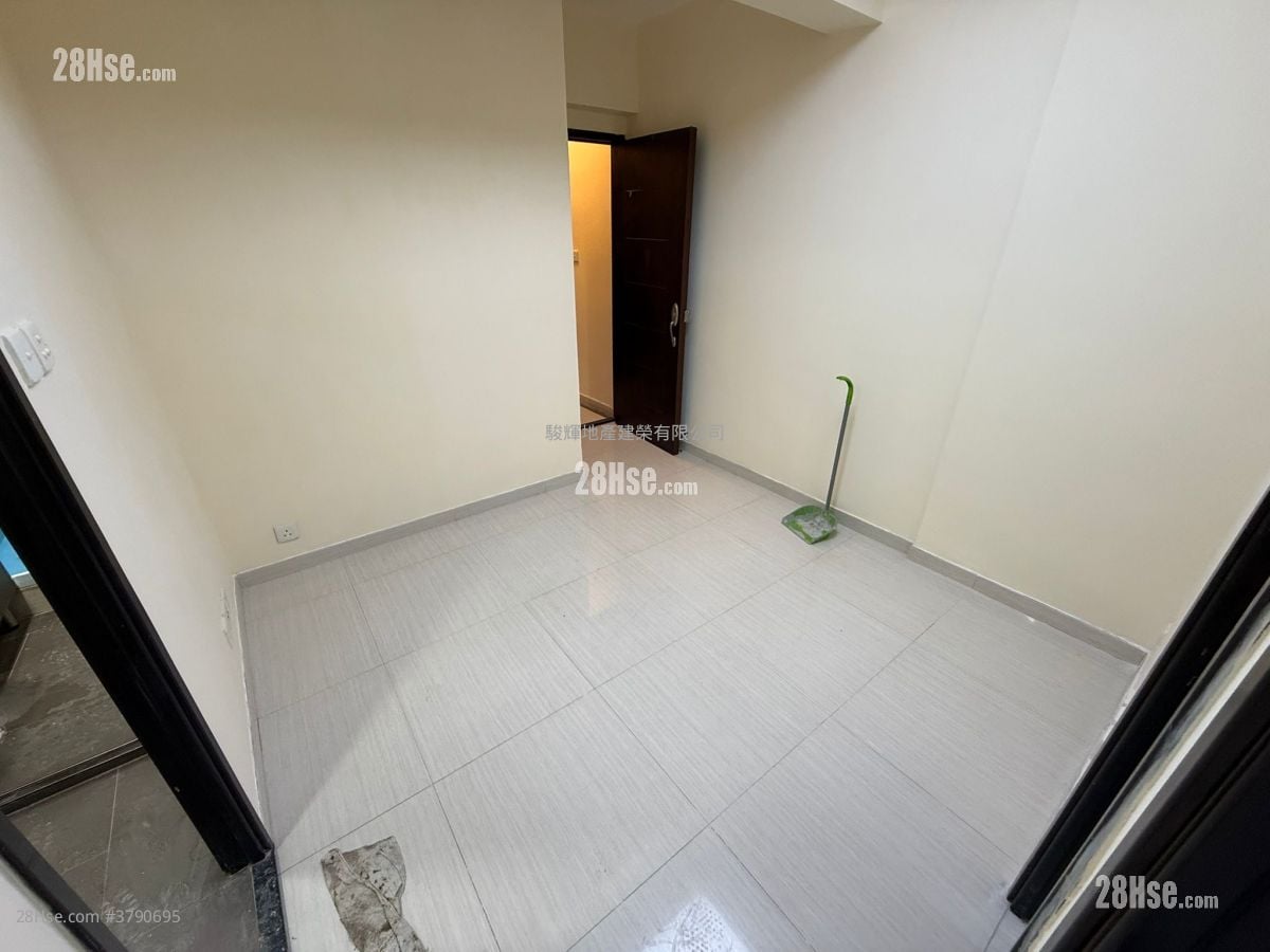 Kwong Yu Building Rental 2 Bedrooms , 1 Bathroom 300 ft²