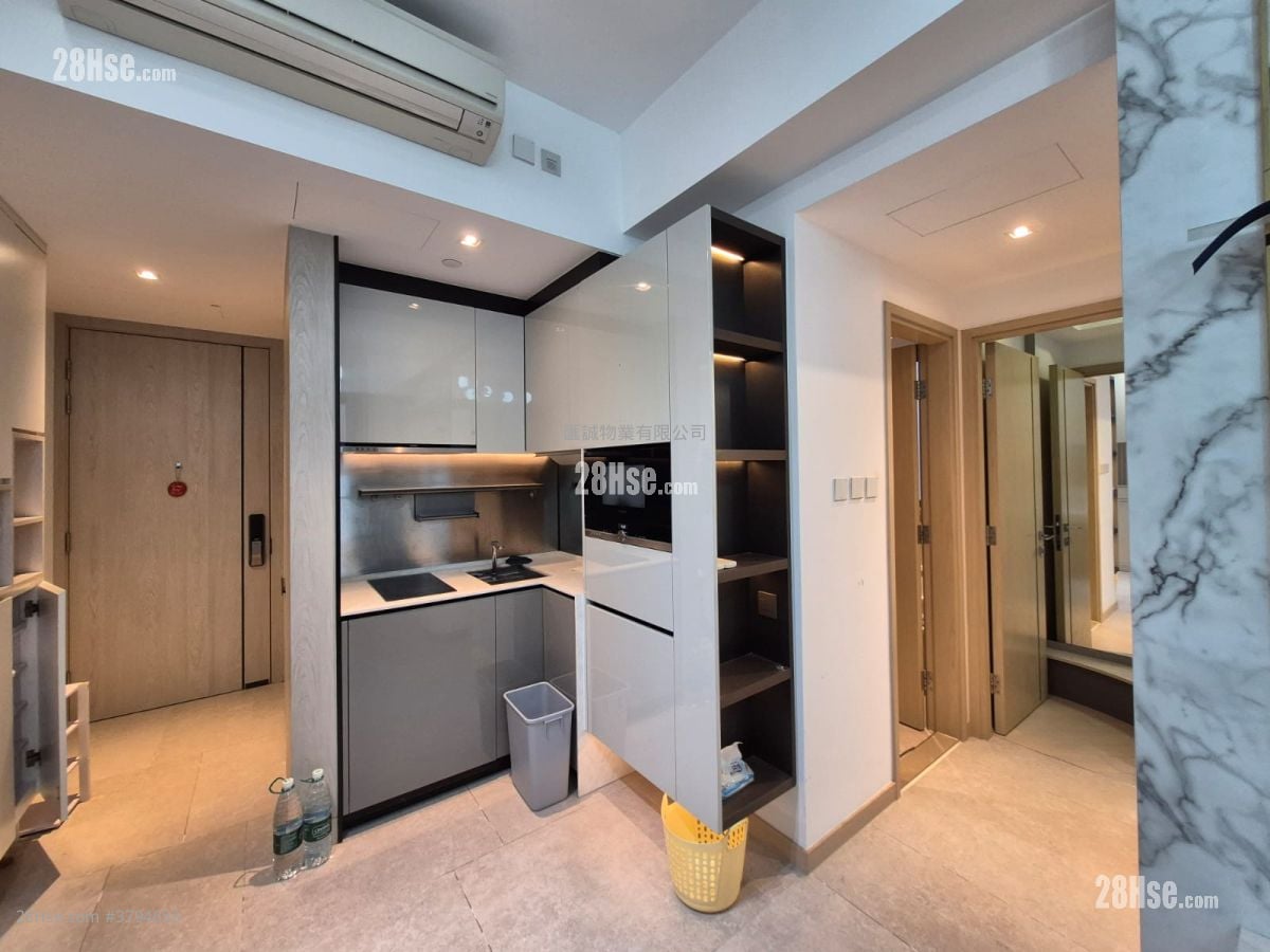 Downtown 38 Rental 2 Bedrooms , 1 Bathroom 385 ft²