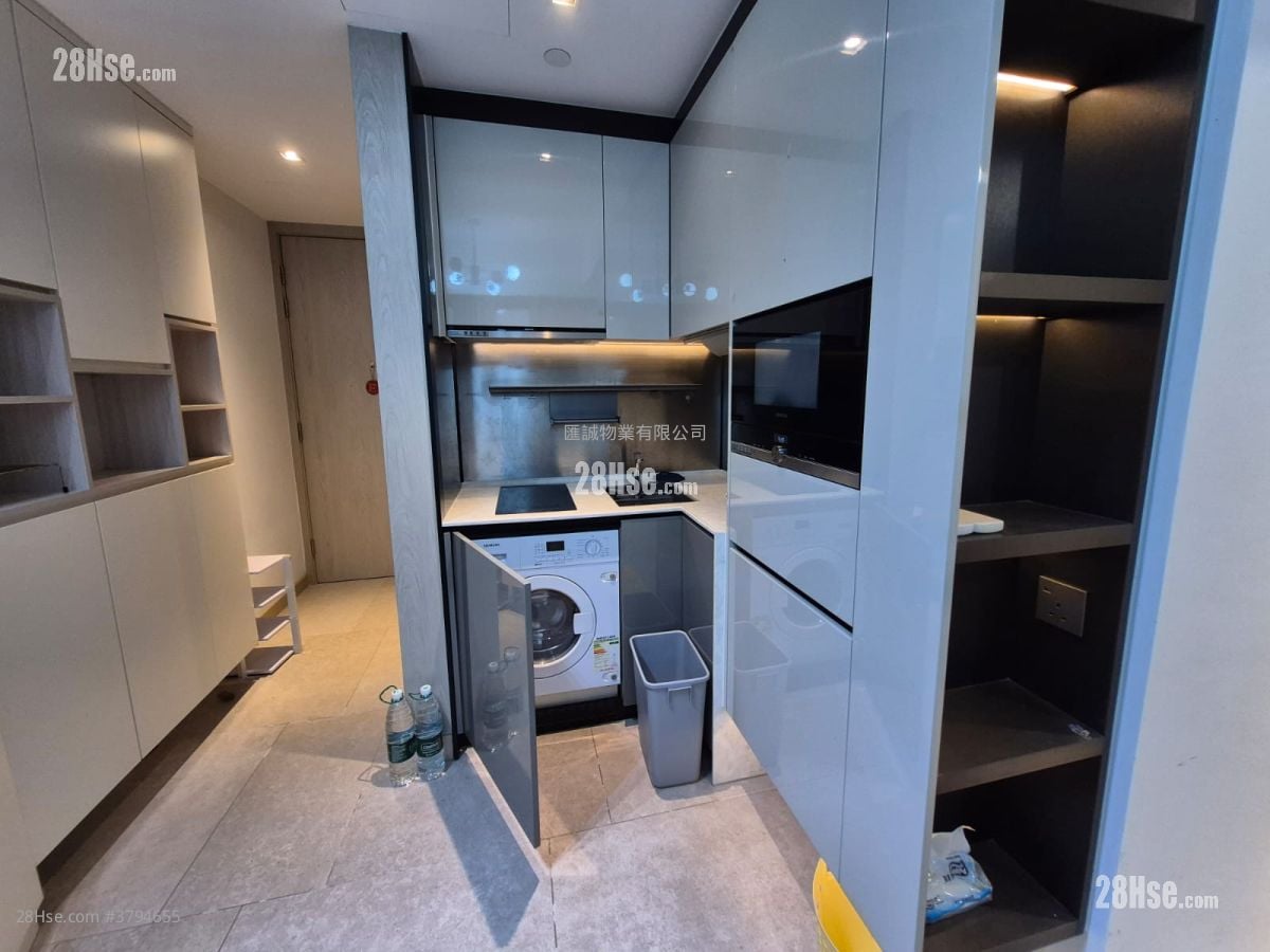 Downtown 38 Rental 2 Bedrooms , 1 Bathroom 385 ft²