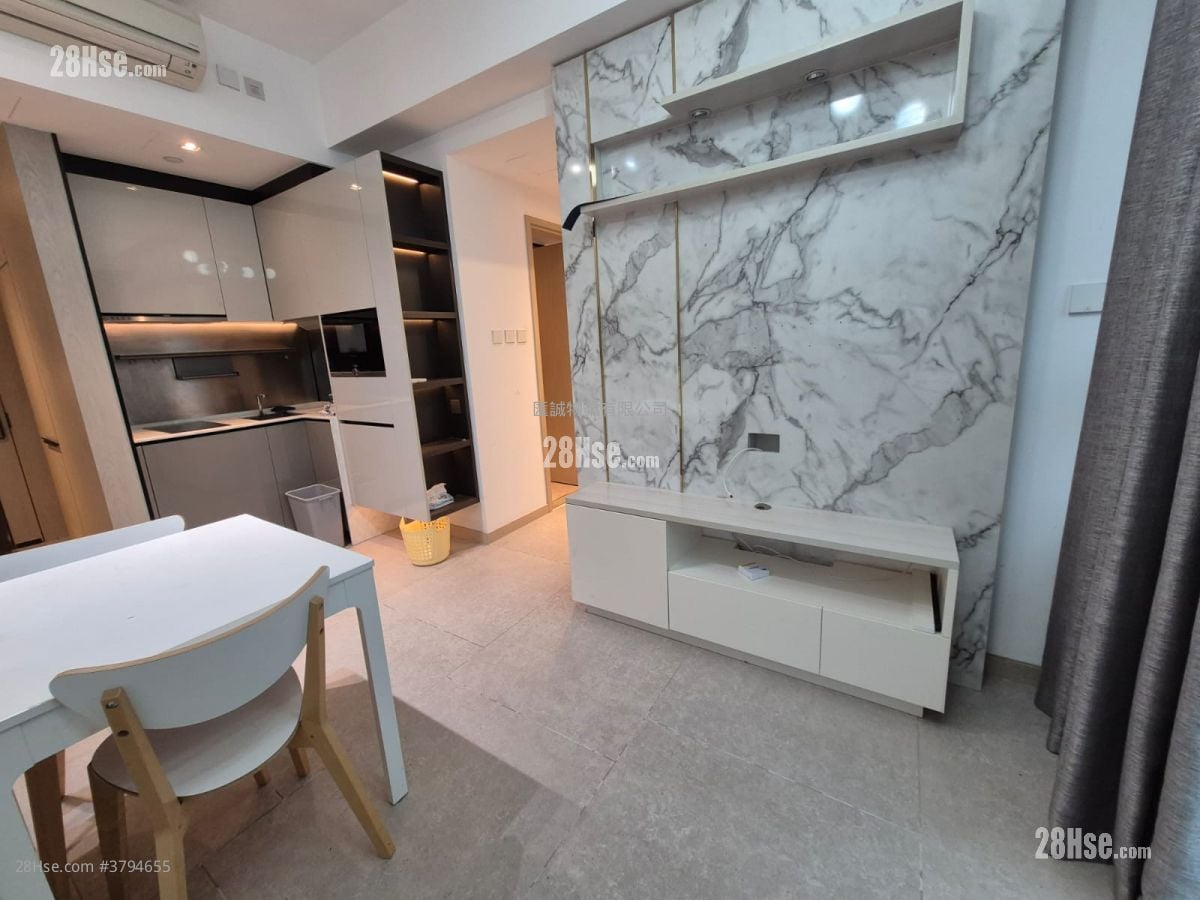 Downtown 38 Rental 2 Bedrooms , 1 Bathroom 385 ft²