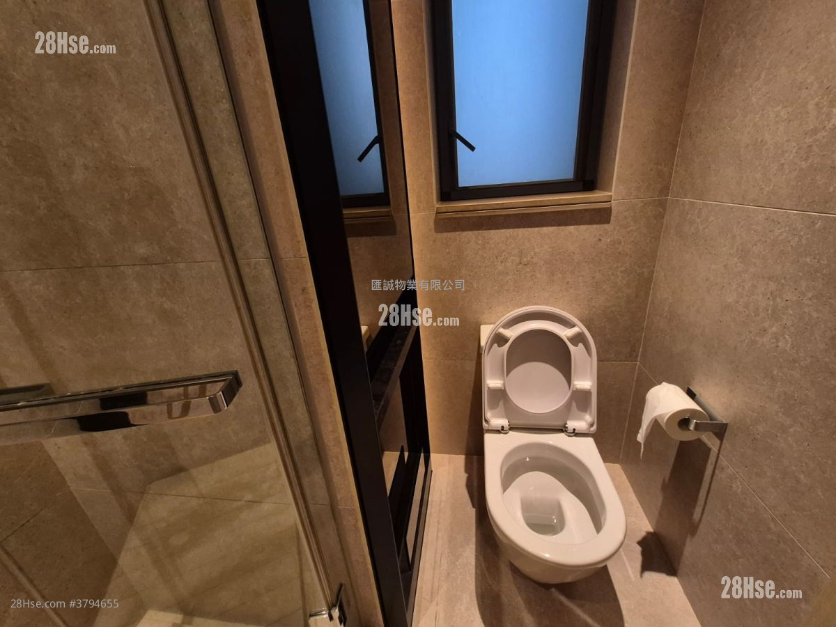 Downtown 38 Rental 2 Bedrooms , 1 Bathroom 385 ft²