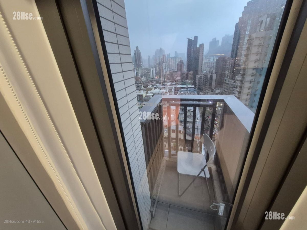 Downtown 38 Rental 2 Bedrooms , 1 Bathroom 385 ft²