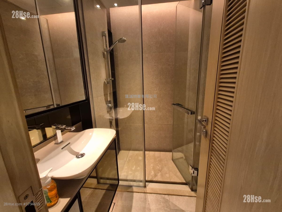 Downtown 38 Rental 2 Bedrooms , 1 Bathroom 385 ft²