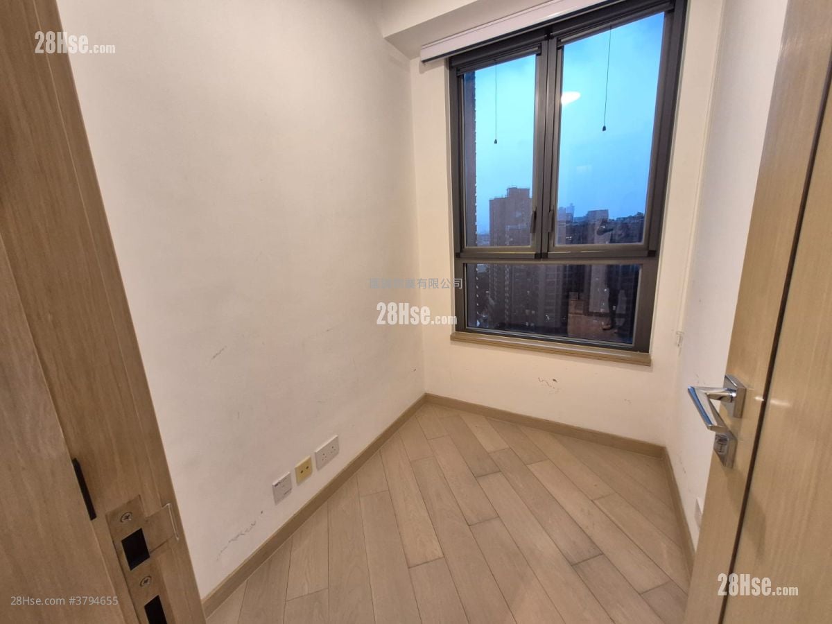 Downtown 38 Rental 2 Bedrooms , 1 Bathroom 385 ft²