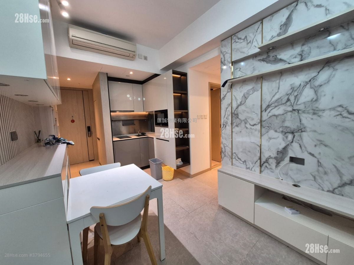 Downtown 38 Rental 2 Bedrooms , 1 Bathroom 385 ft²