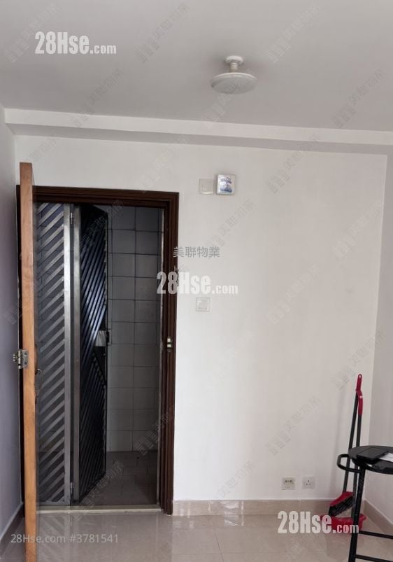 Lung Poon Court Rental 1 Bedroom , 1 Bathroom 353 ft²