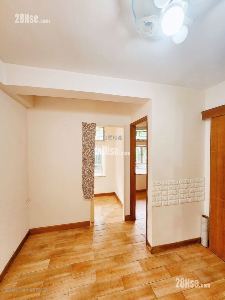 Jade Plaza Rental 274 ft²