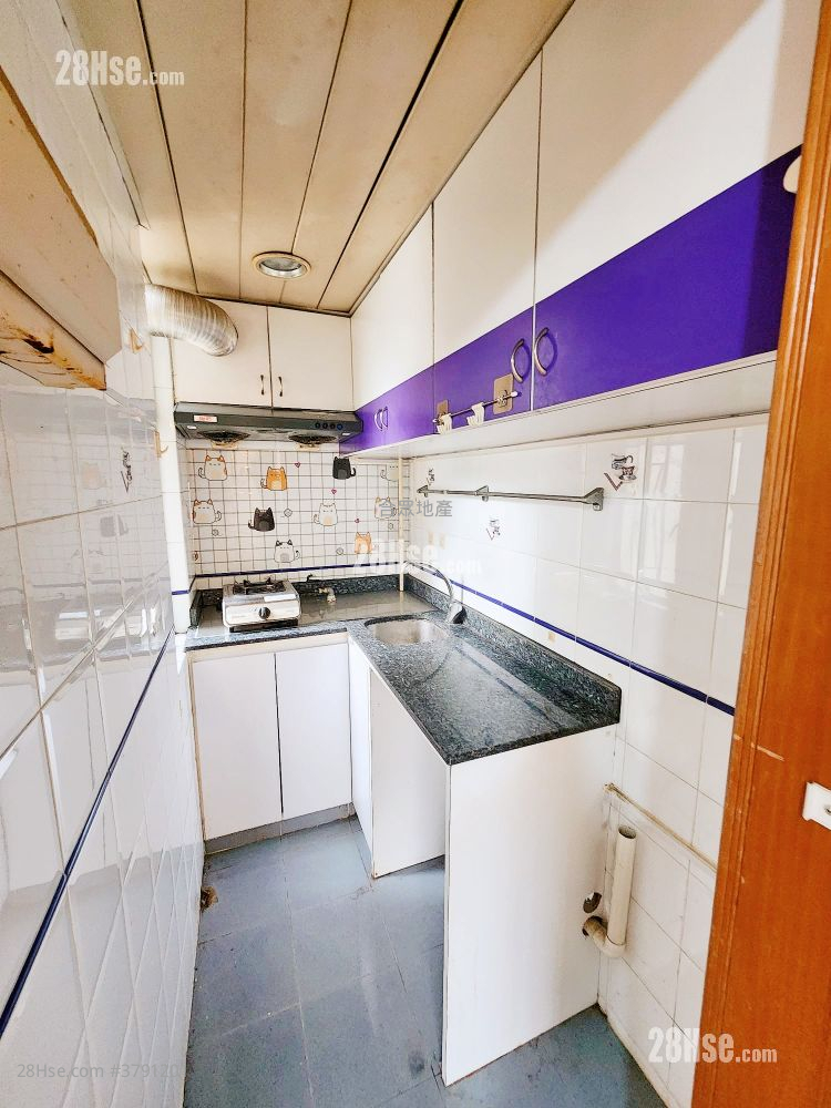 Jade Plaza Rental 274 ft²