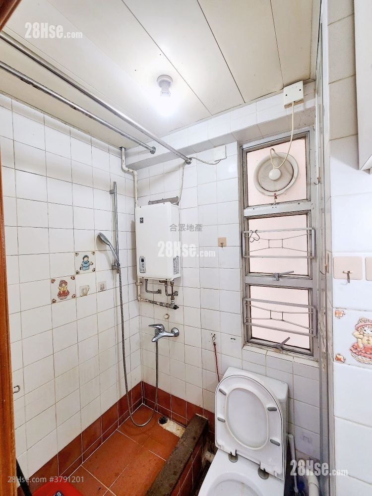 Jade Plaza Rental 274 ft²