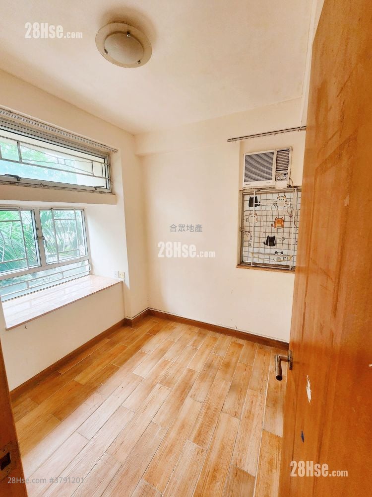 Jade Plaza Rental 274 ft²