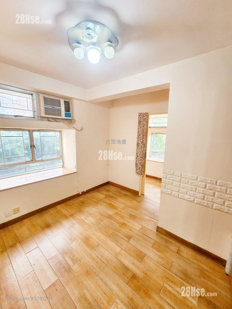 Jade Plaza Rental 274 ft²