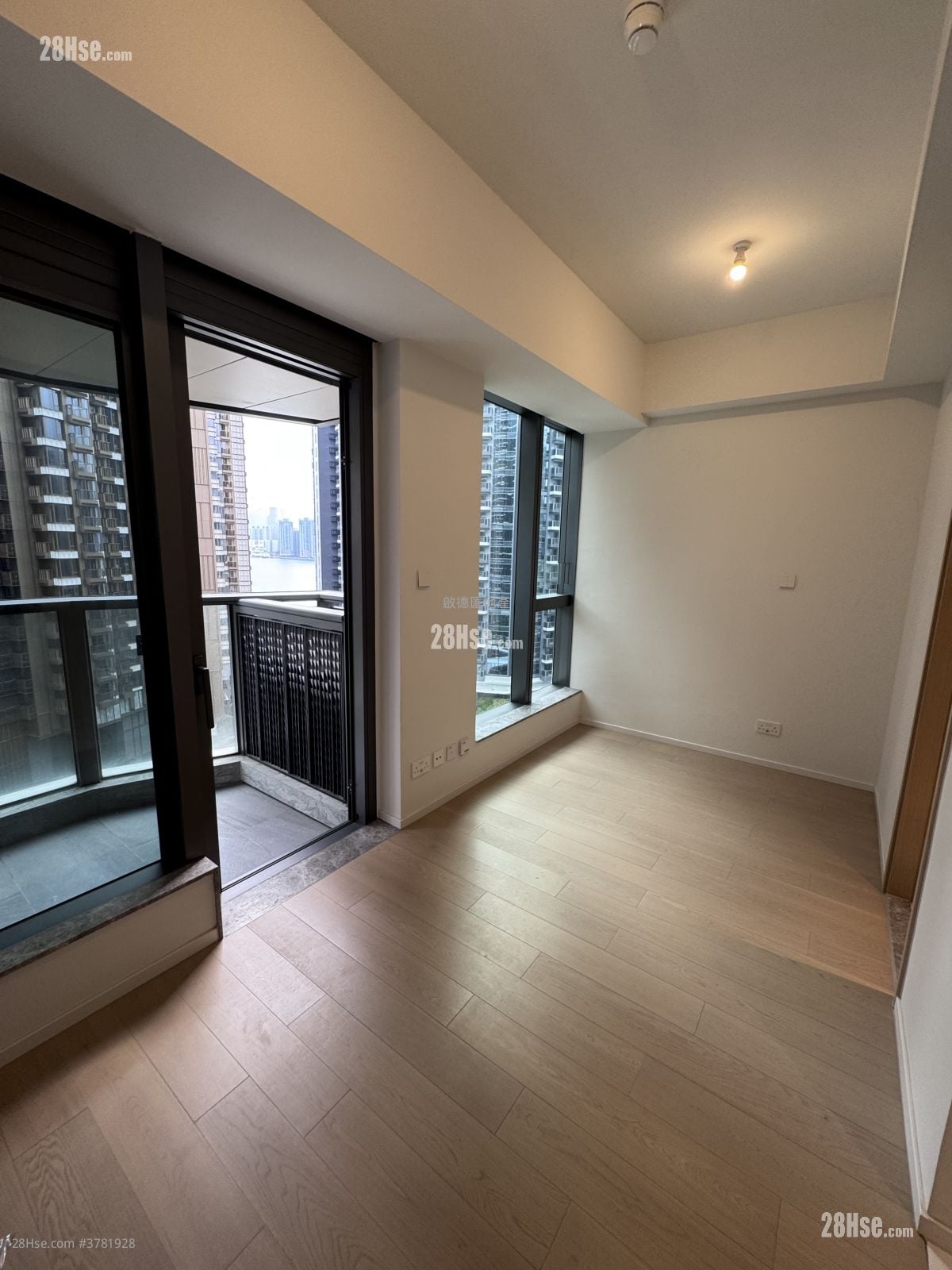 Double Coast 租盘 开放式间隔 , 1 浴室 249 平方尺