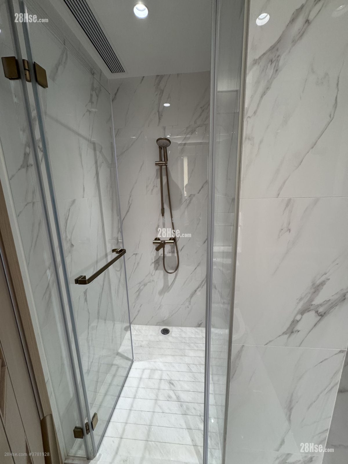 Double Coast 租盘 开放式间隔 , 1 浴室 249 平方尺